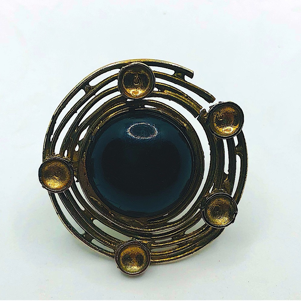 Unique ring